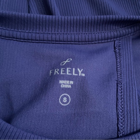 Freely Active Blue Tank Top Size Small - Picture 3 of 4